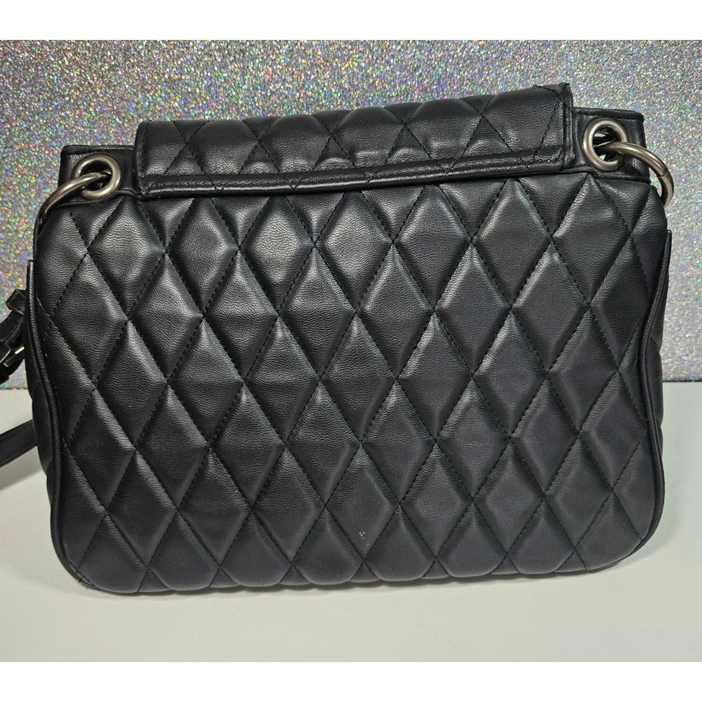 STEVE MADDEN‎ Black Quilted Crossbody Bag Silver SM Logo Flap Closure Messenger